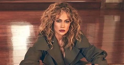 jennifer lopez nudo|Jennifer Lopez, 51, poses naked for new song cover art